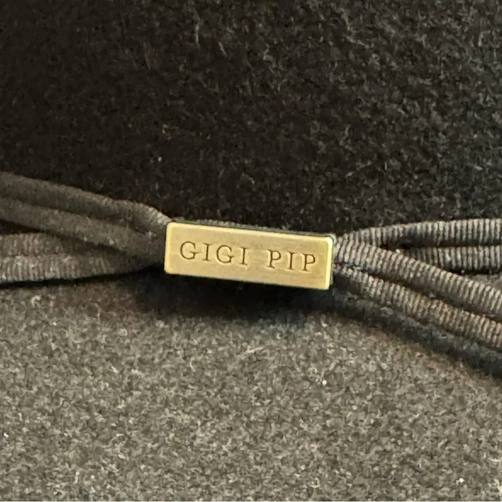 GIGI PIP CAMILLE CAMPAIGN CROWN Black Wool Hat is S/M Size 57